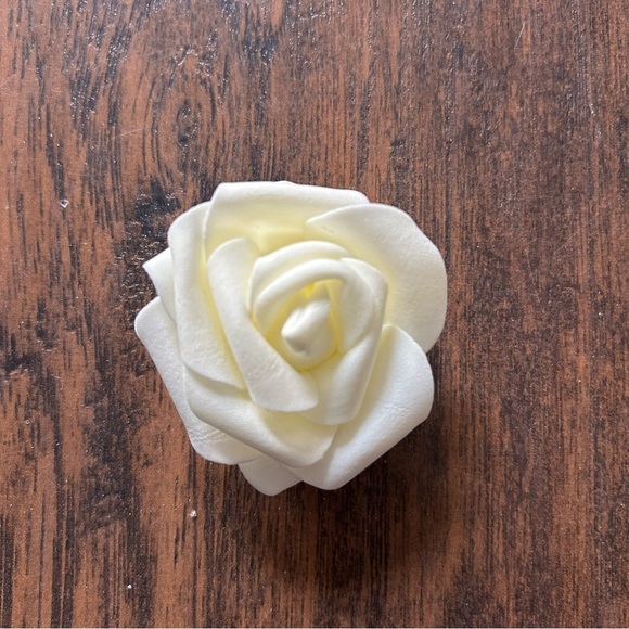 Artificial Rose Heads - Picture 1 of 3